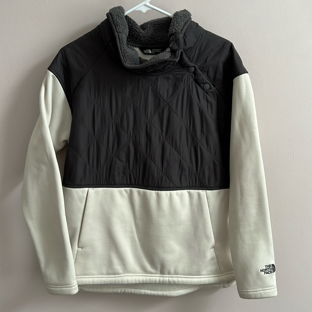 The North Face, Woman’s Pull Over. cream and charcoal gray